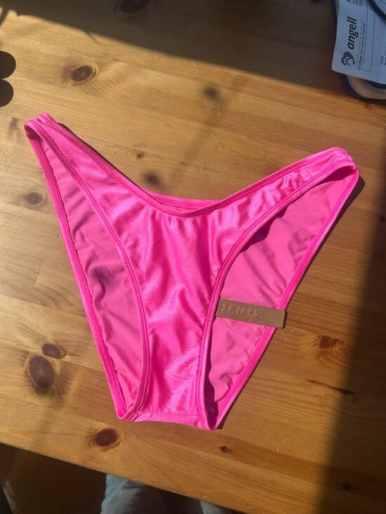 SKIMS Other - NWT Skims Shine Swim Tanga Bikini Bottom in Taffy M